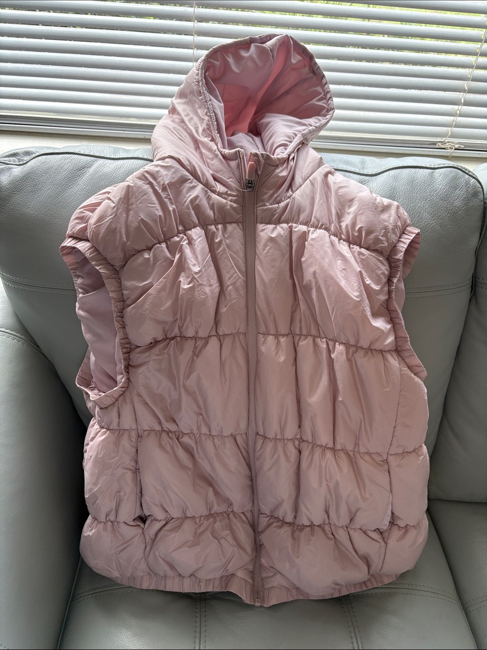Avia Girls' Hooded Puffer Vest - Light Pink